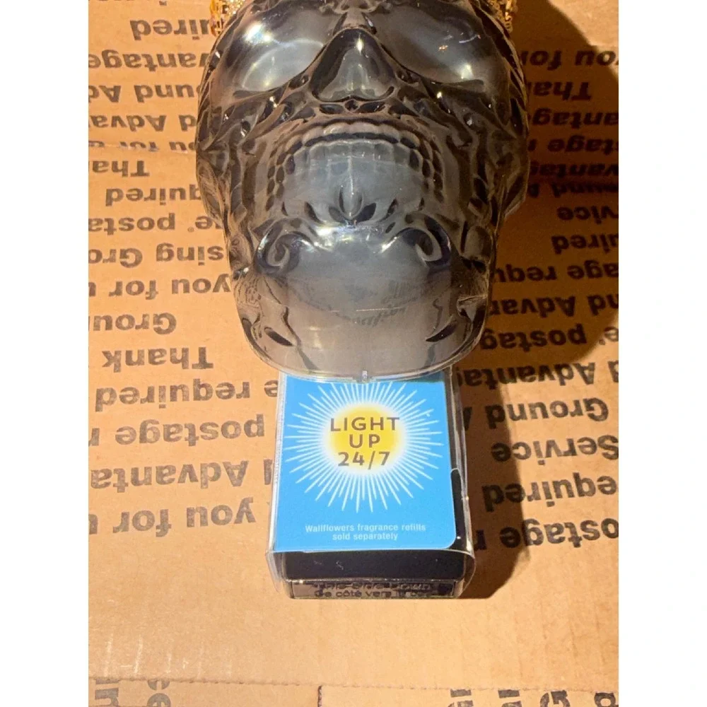Bath and Body Works Wallflowers Plug Royal Skull Light Up Gold Crown halloween